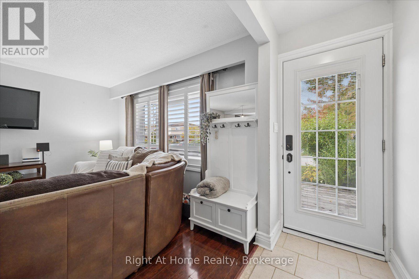 1145 Valley Court, Oshawa, ON photo 4