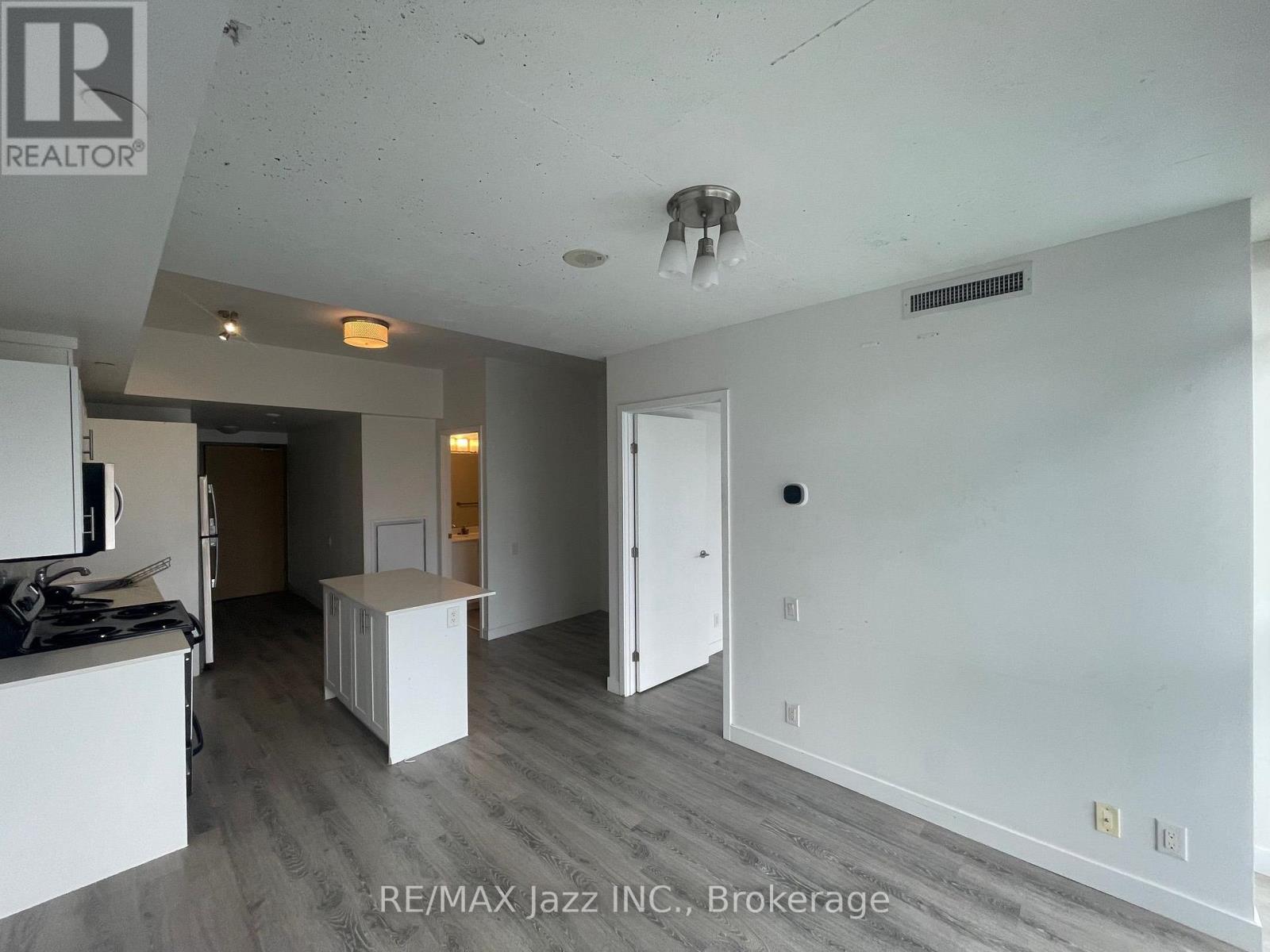 214- 100 Bond Street East, Oshawa, ON photo 9