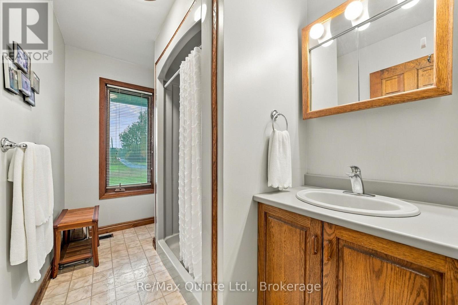 40 Wallbridge Circle, Prince Edward County, ON photo 24