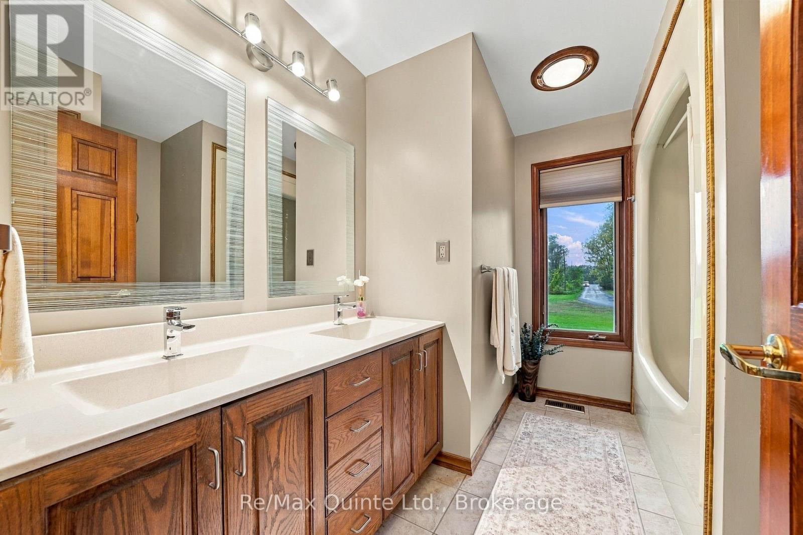 40 Wallbridge Circle, Prince Edward County, ON photo 26