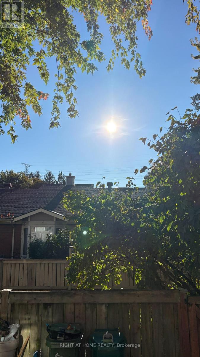 #14 3043 FAIRLEA CRESCENT - 16