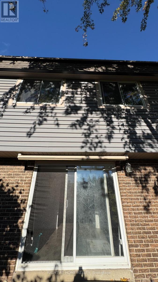 #14 3043 FAIRLEA CRESCENT - 17