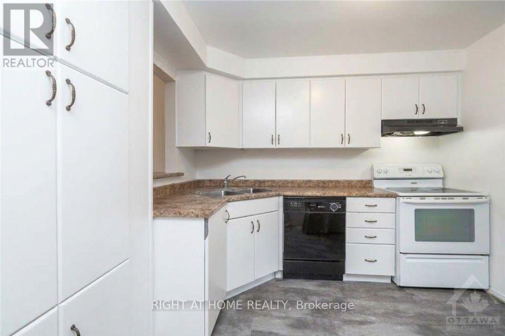 #14 3043 FAIRLEA CRESCENT - 2