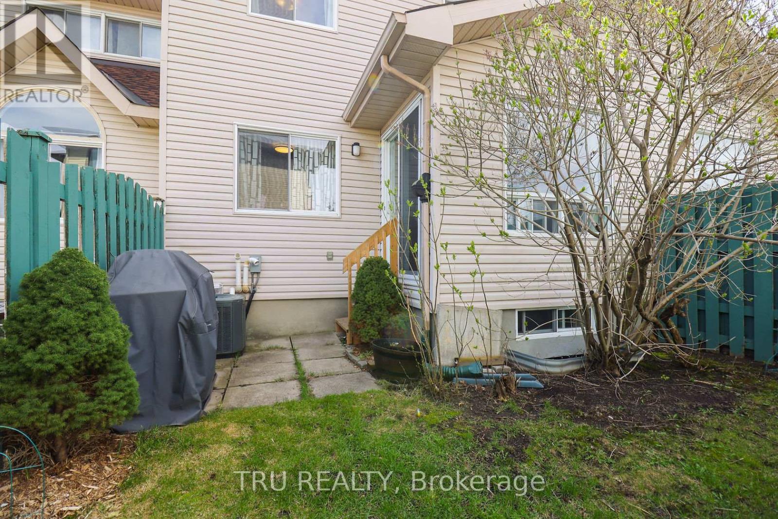 186 DAVENTRY CRESCENT - 42