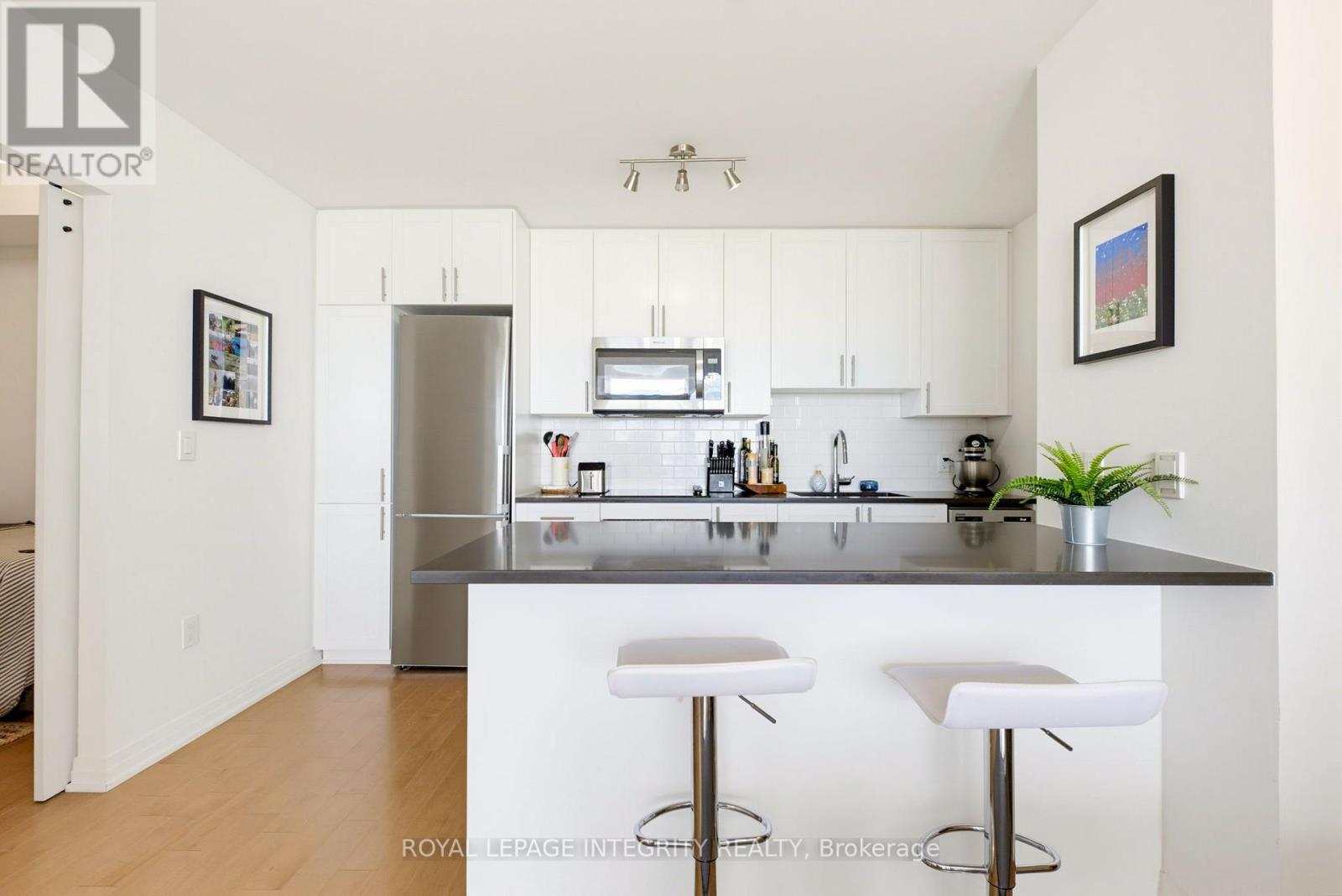 805 Carling Avenue — photo 12