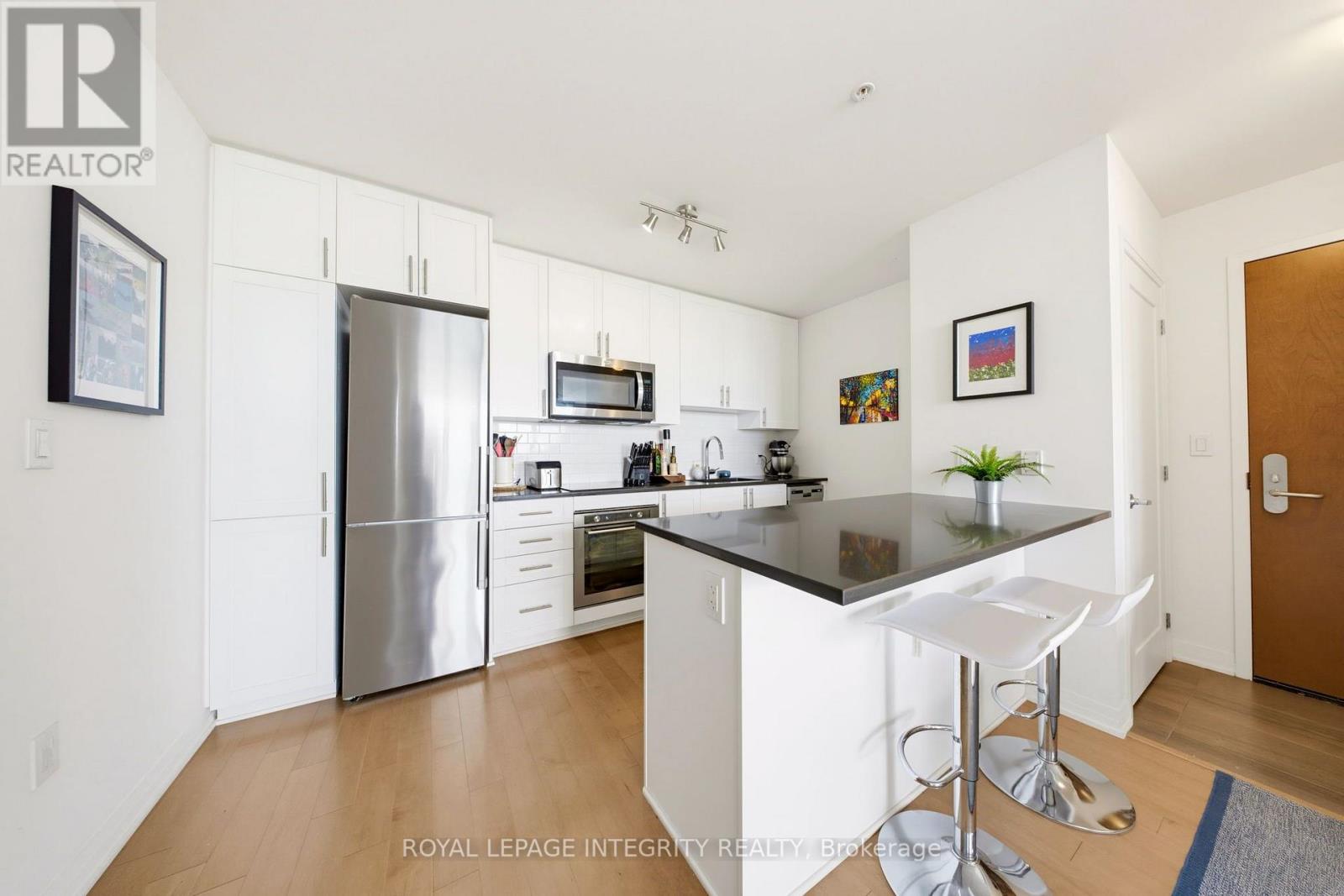 805 Carling Avenue — photo 13