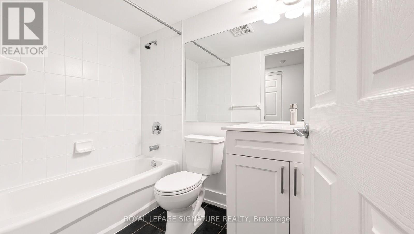 225 Queens Quay West — photo 13