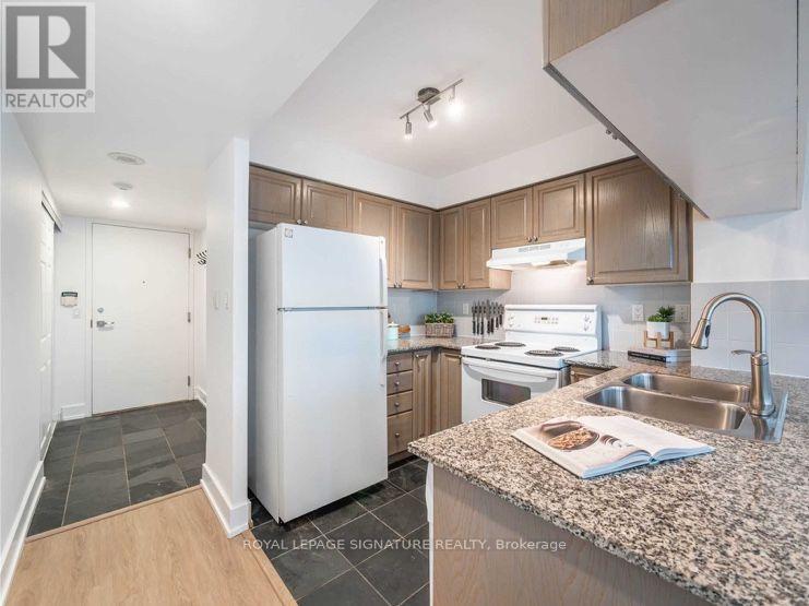 225 Queens Quay West — photo 4