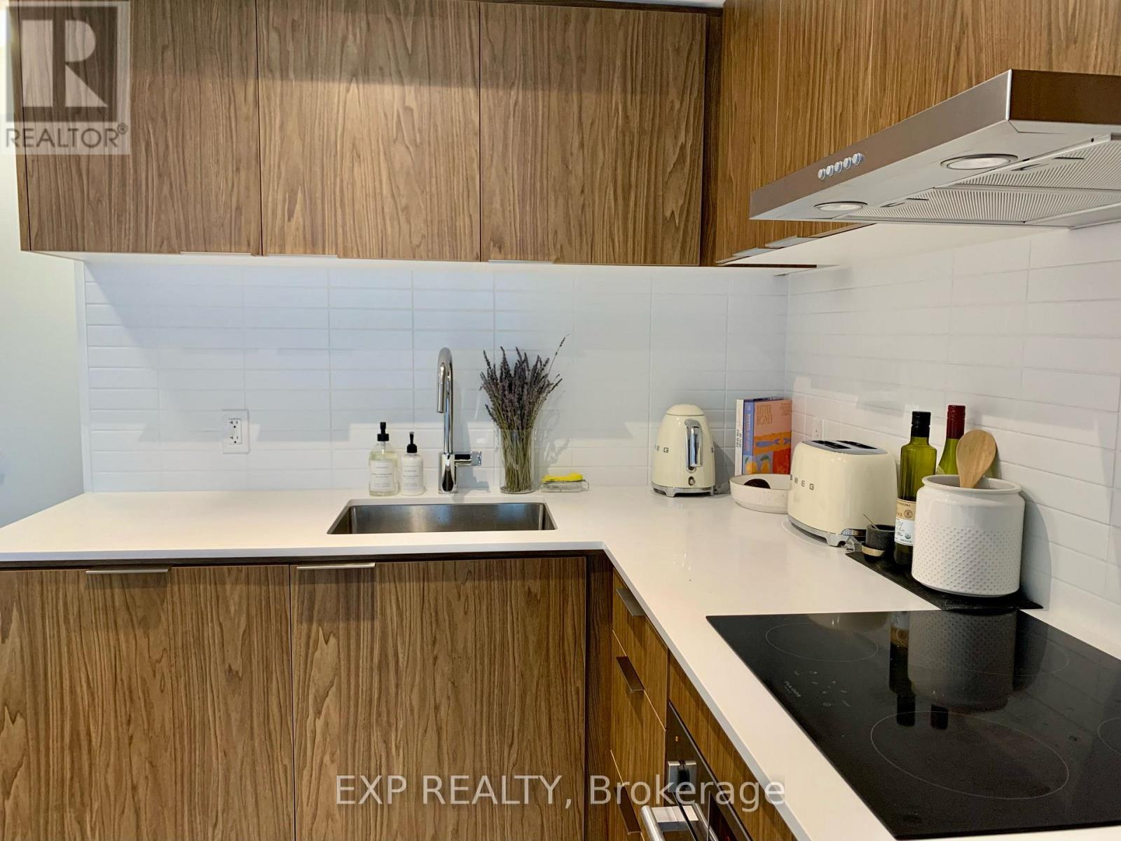 60 Shuter Street — photo 3