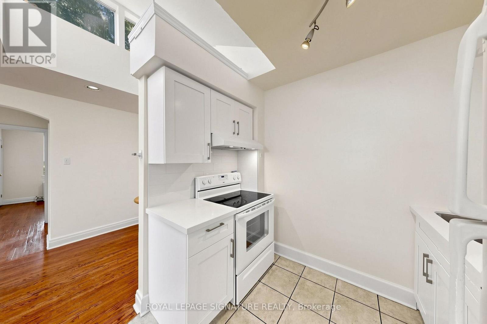 461 Eglinton Avenue East — photo 12