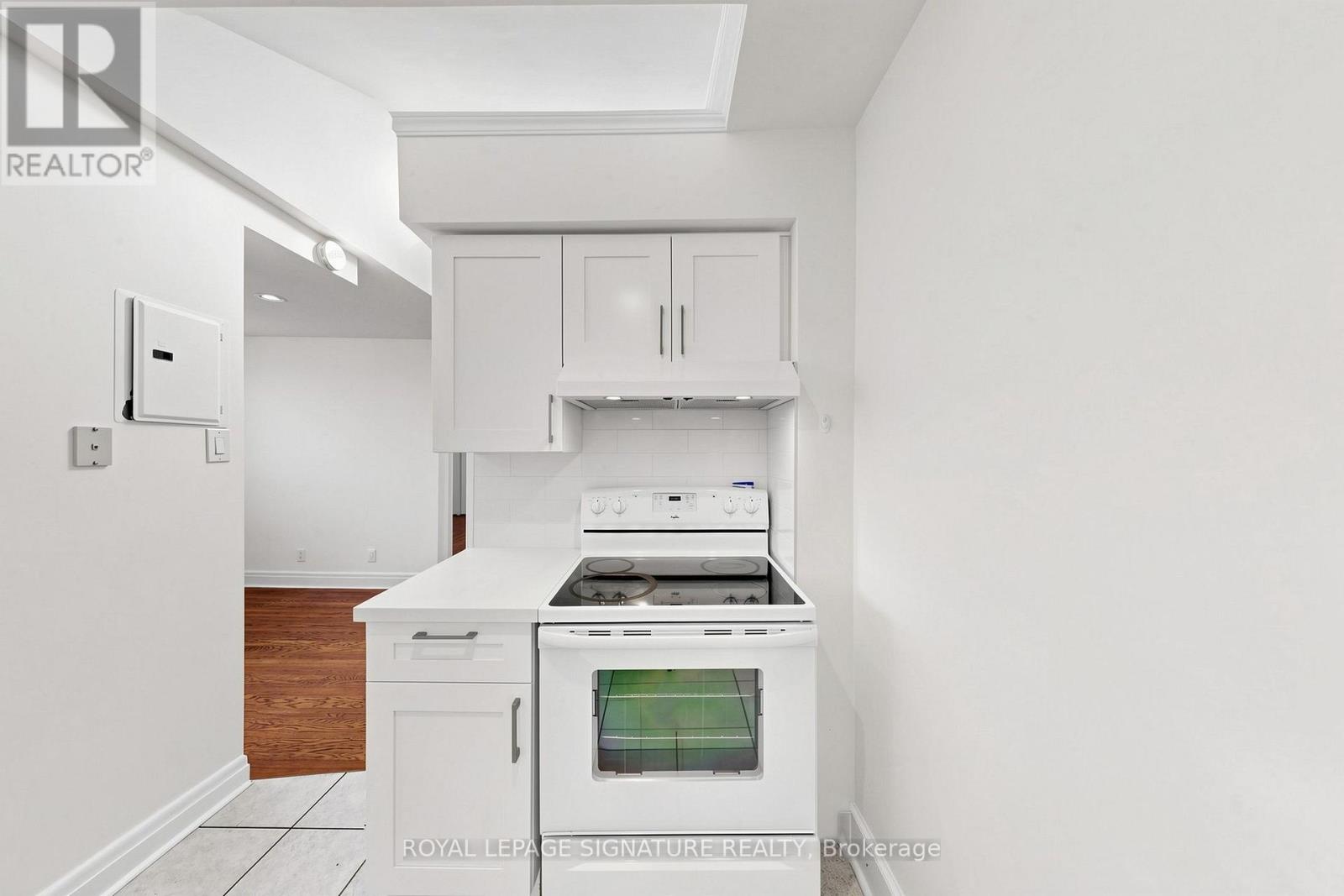 461 Eglinton Avenue East — photo 13
