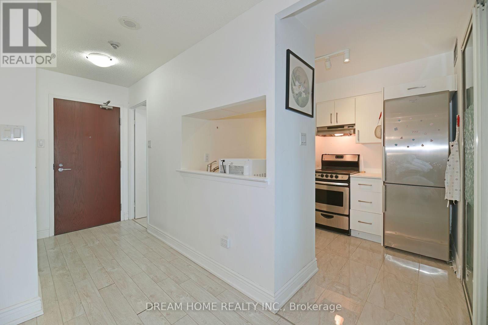 1055 Bay Street — photo 4