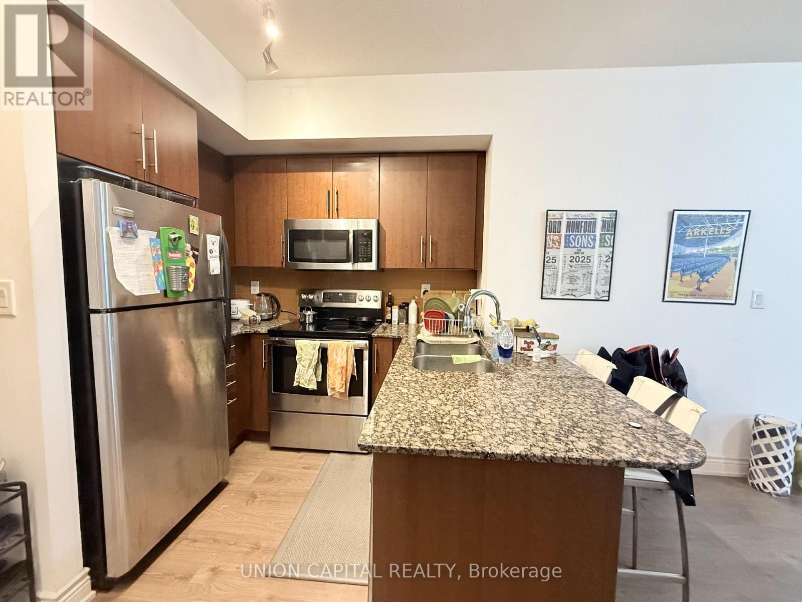 65 Bremner Boulevard — photo 4