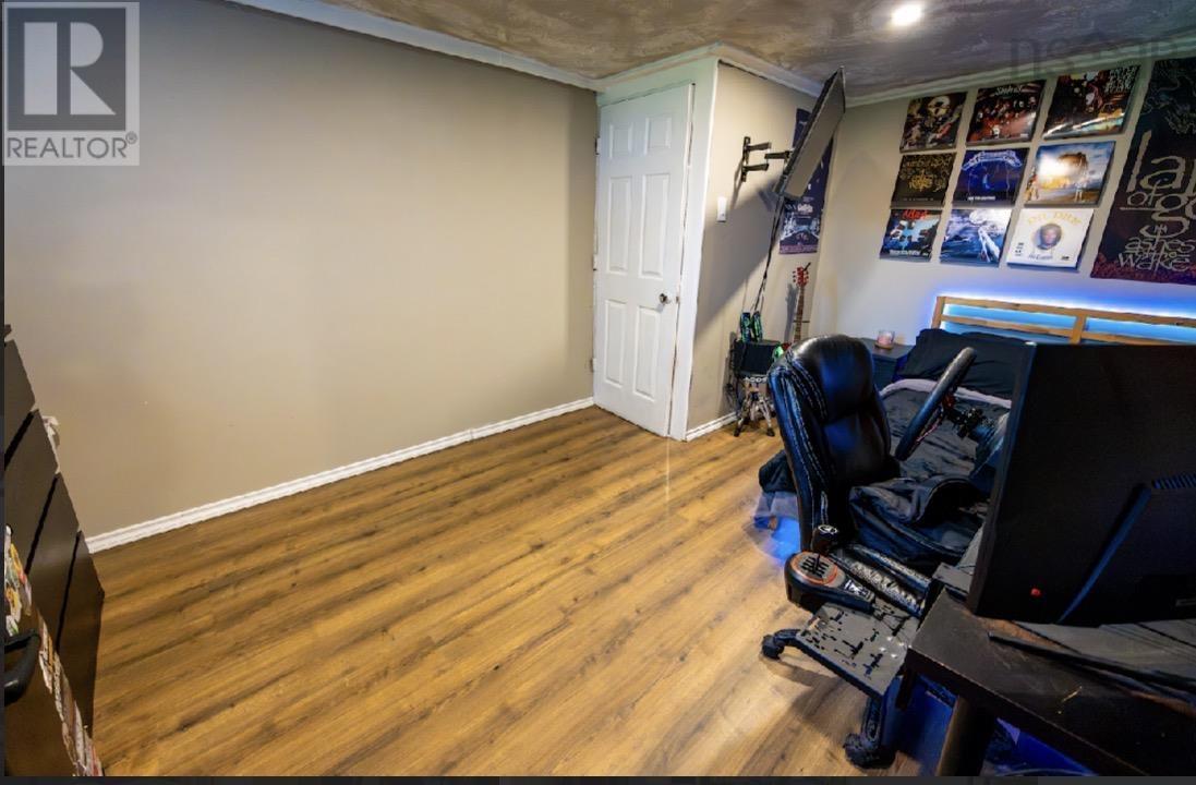 9512 East Bay Highway - 25