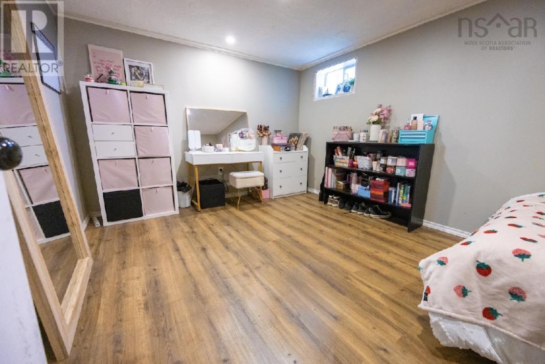 9512 East Bay Highway - 28