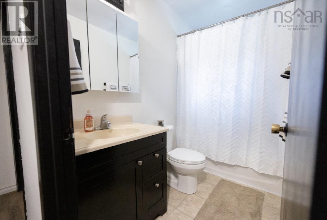 9512 East Bay Highway - 8