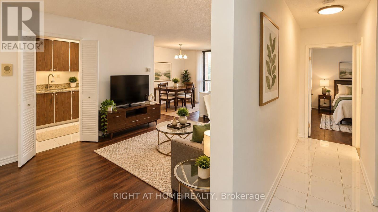 2819- 1 Massey Square, Toronto, ON photo 2