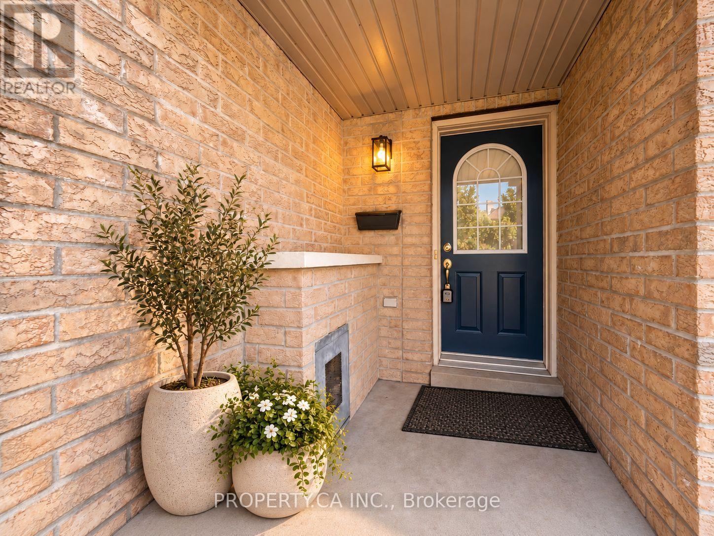 72 Jenkinson Way, Toronto, ON photo 2