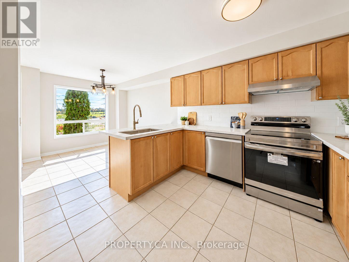 72 Jenkinson Way, Toronto, ON photo 6