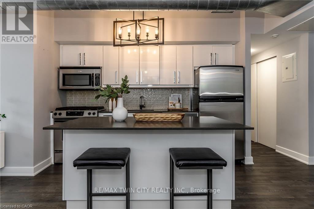 #620 233 CARLAW AVENUE - 4