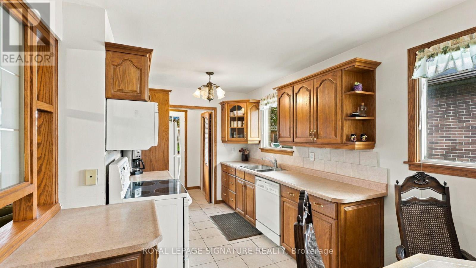 5 ERINLEA CRESCENT - 10