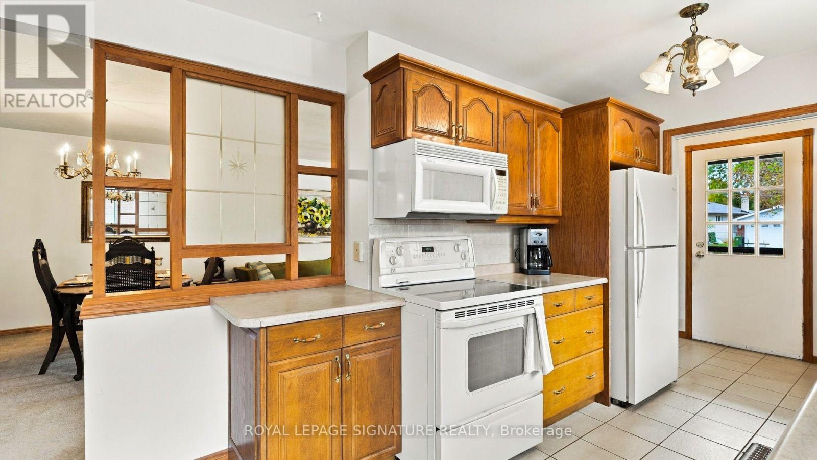 5 Erinlea Crescent, Toronto, ON photo 11