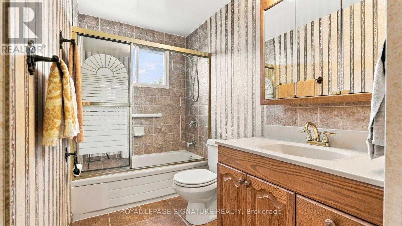 5 ERINLEA CRESCENT - 23