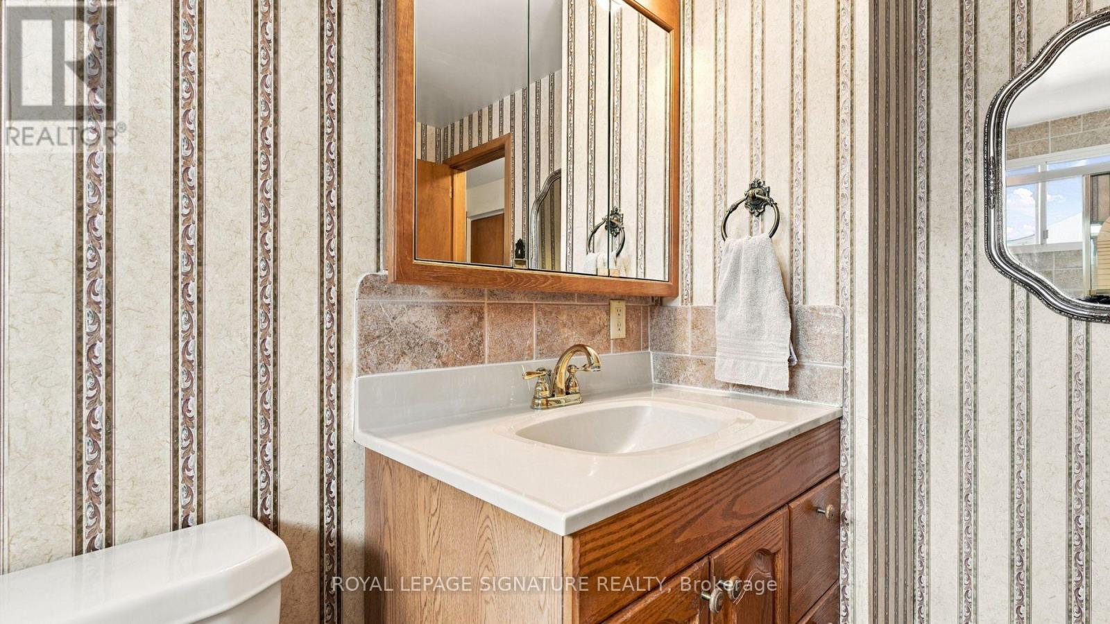 5 Erinlea Crescent, Toronto, ON photo 24