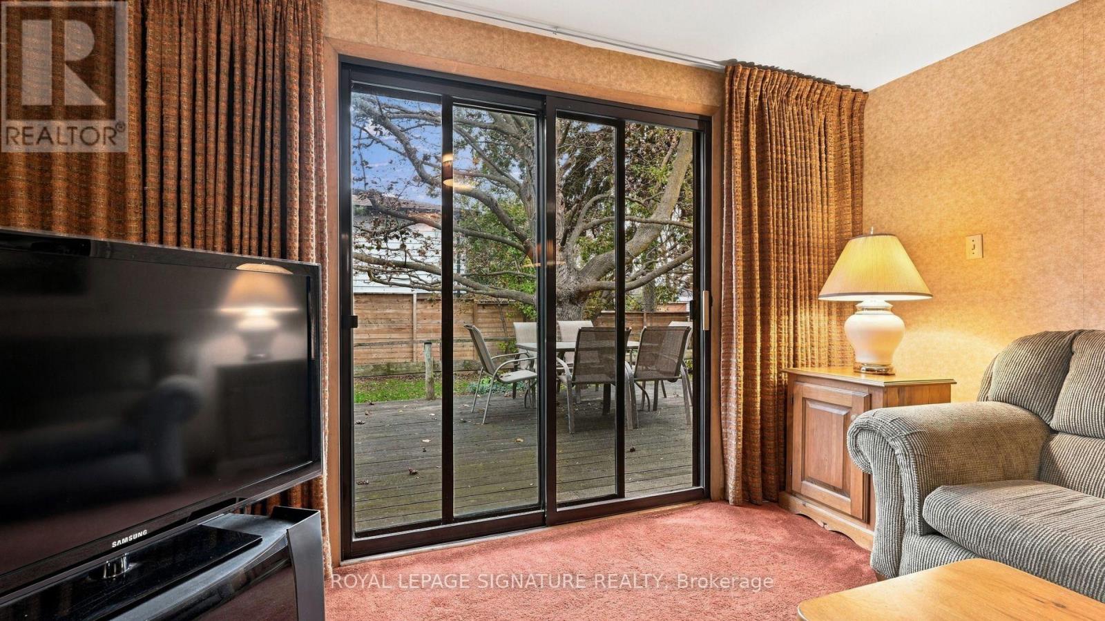 5 ERINLEA CRESCENT - 30