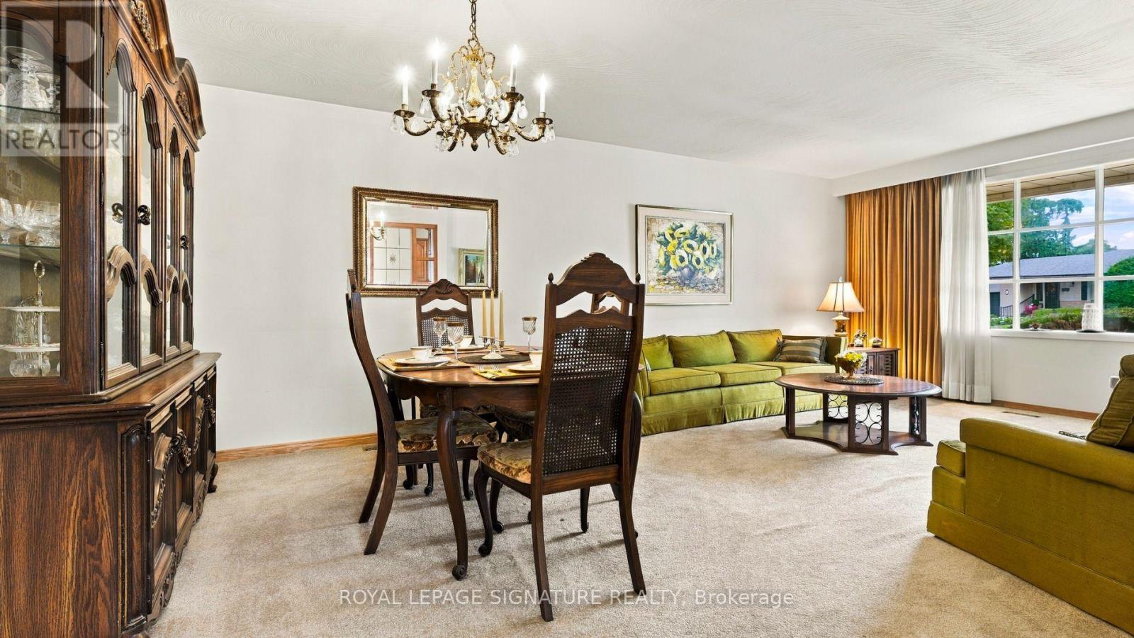 5 Erinlea Crescent, Toronto, ON photo 8