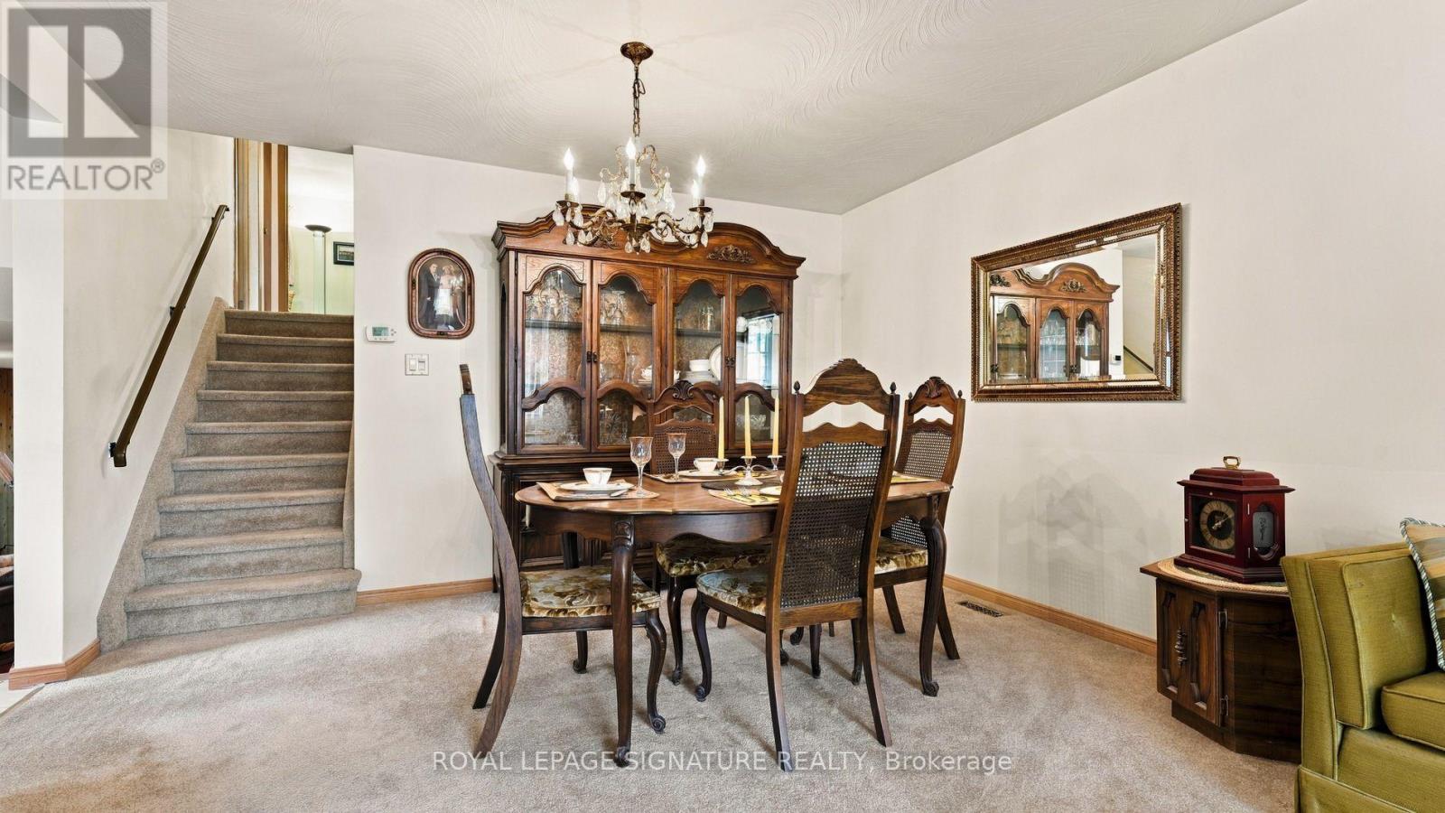 5 Erinlea Crescent, Toronto, ON photo 9