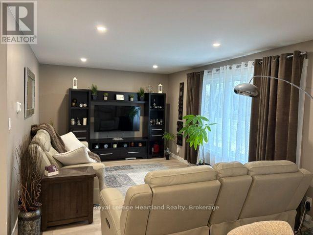 153 Bayfield Road — photo 2