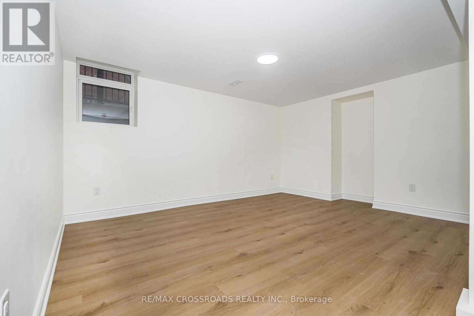 16 Mantell Crescent — photo 10