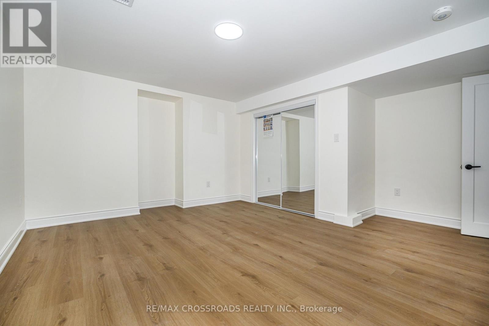 16 Mantell Crescent — photo 12