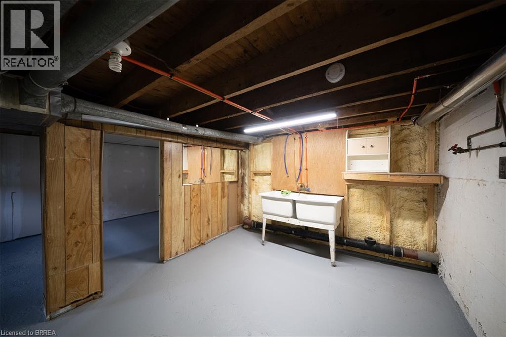 364 Wellington Street — photo 18