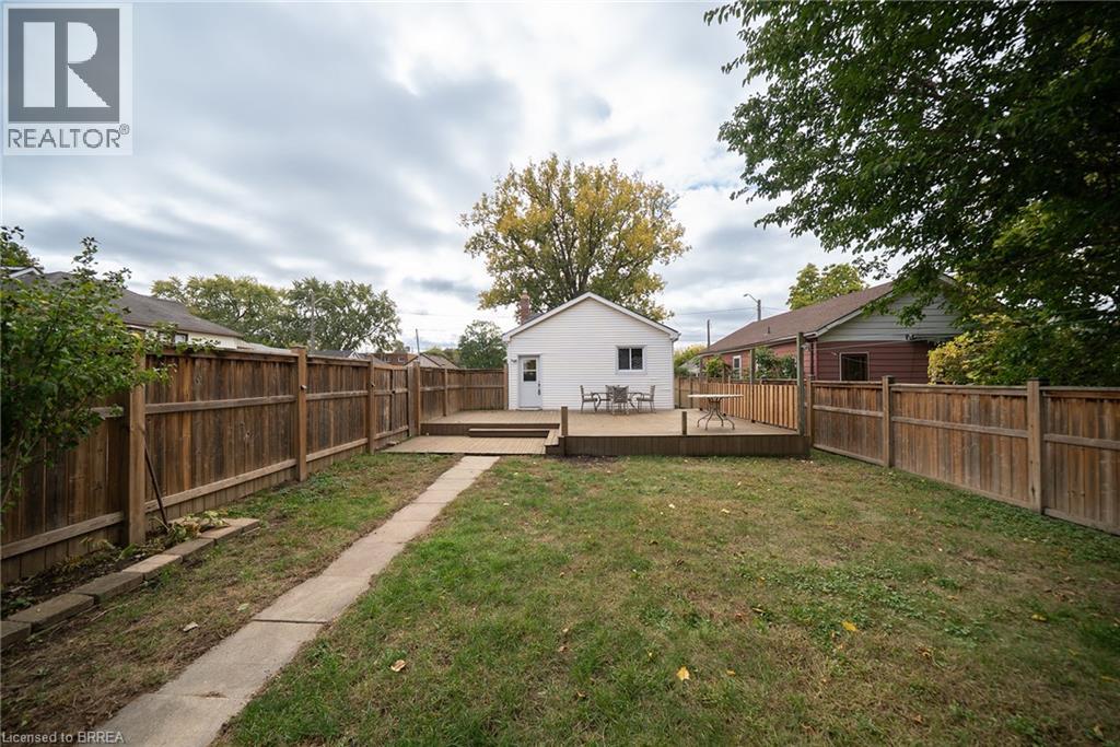 364 Wellington Street — photo 24
