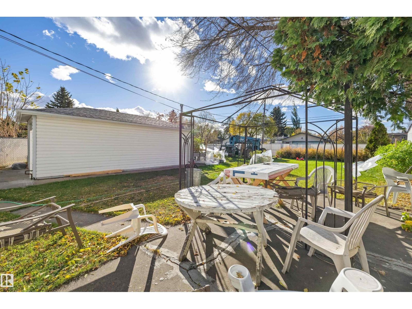 10746 151 ST NW, Edmonton — photo 33