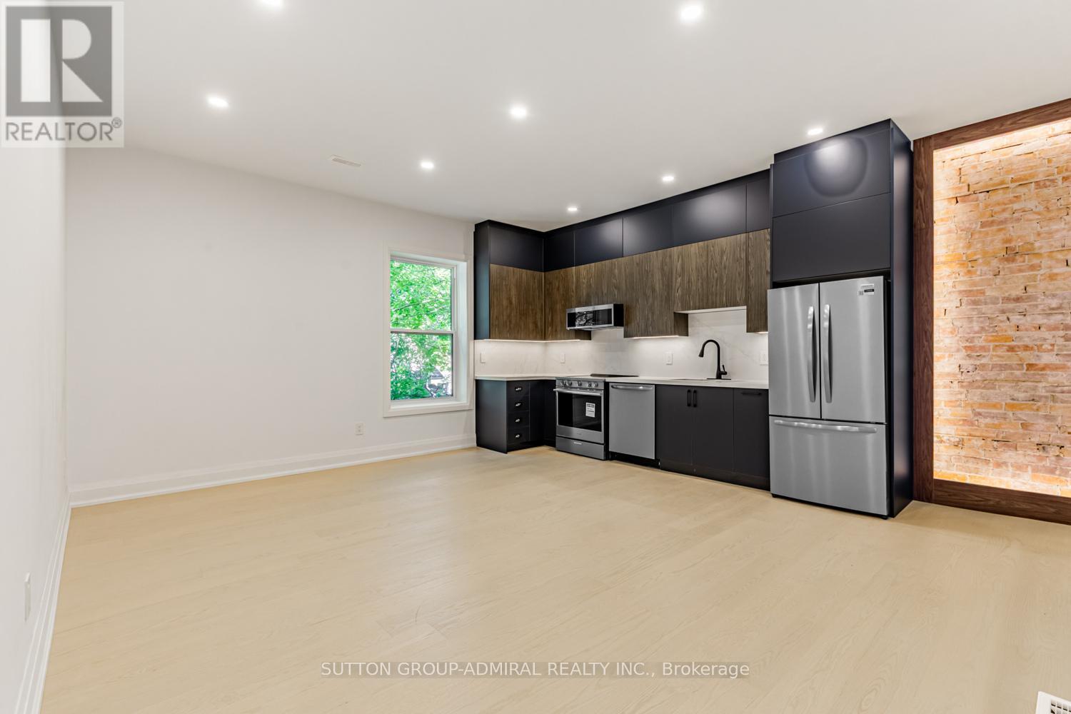 457 D'Arcy Street — photo 13