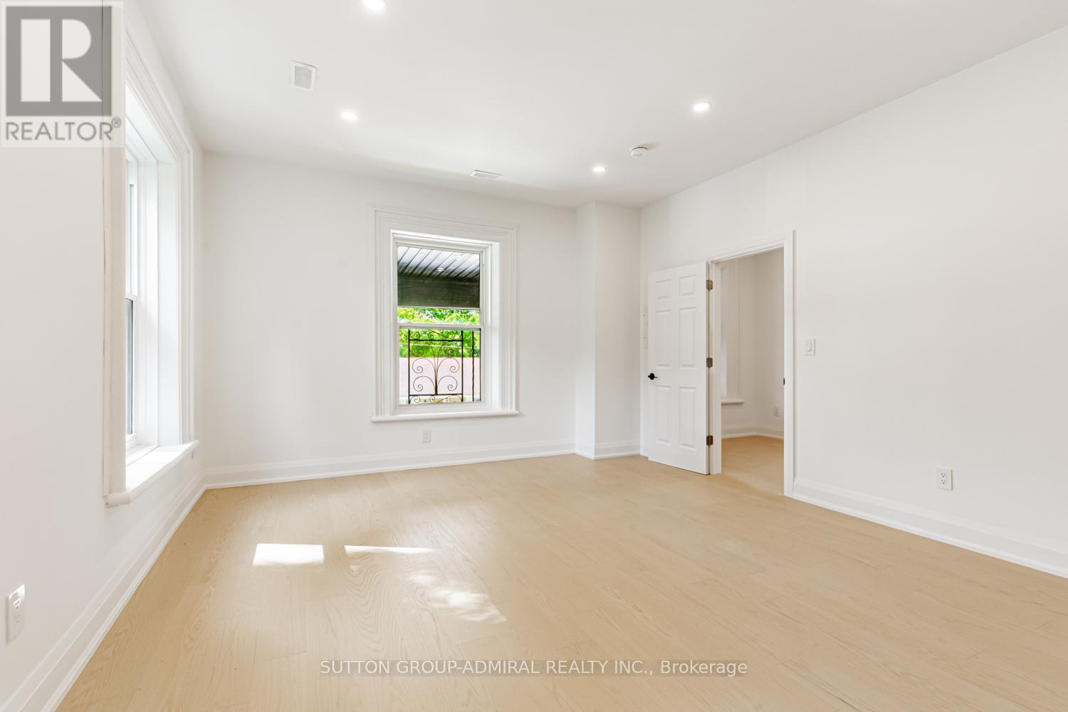 457 D'Arcy Street — photo 25