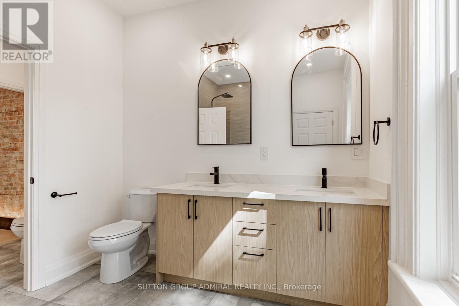 457 D'Arcy Street — photo 28