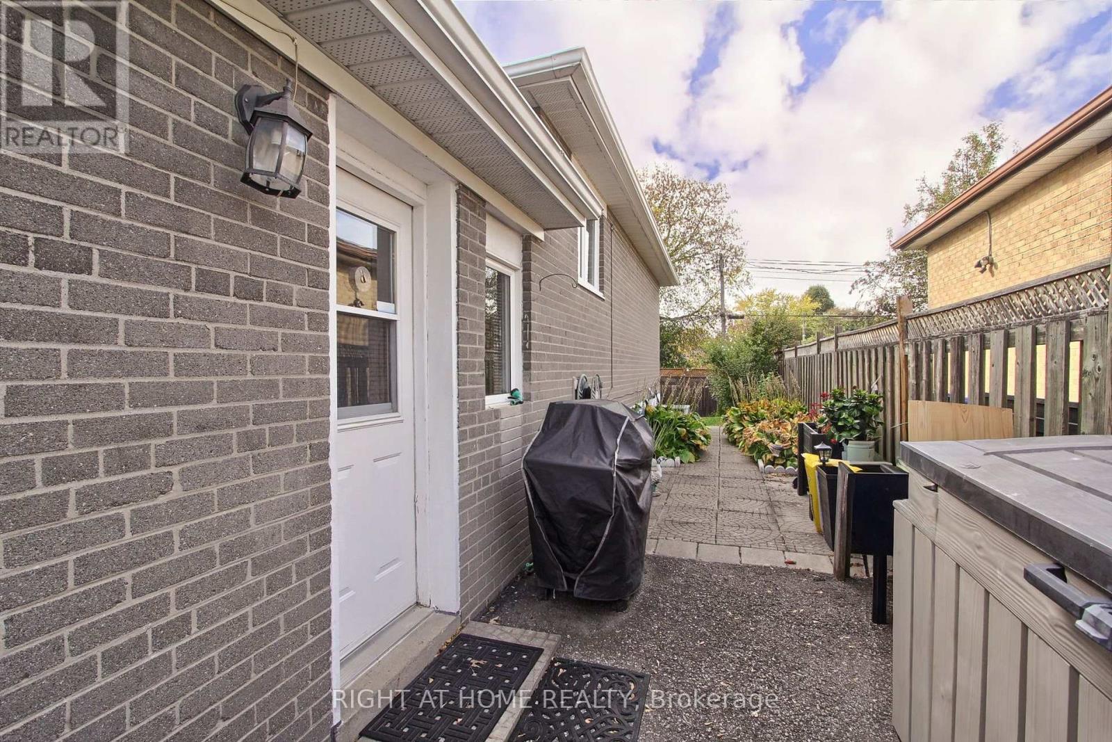 30 Kitimat Crescent, Aurora, ON photo 24