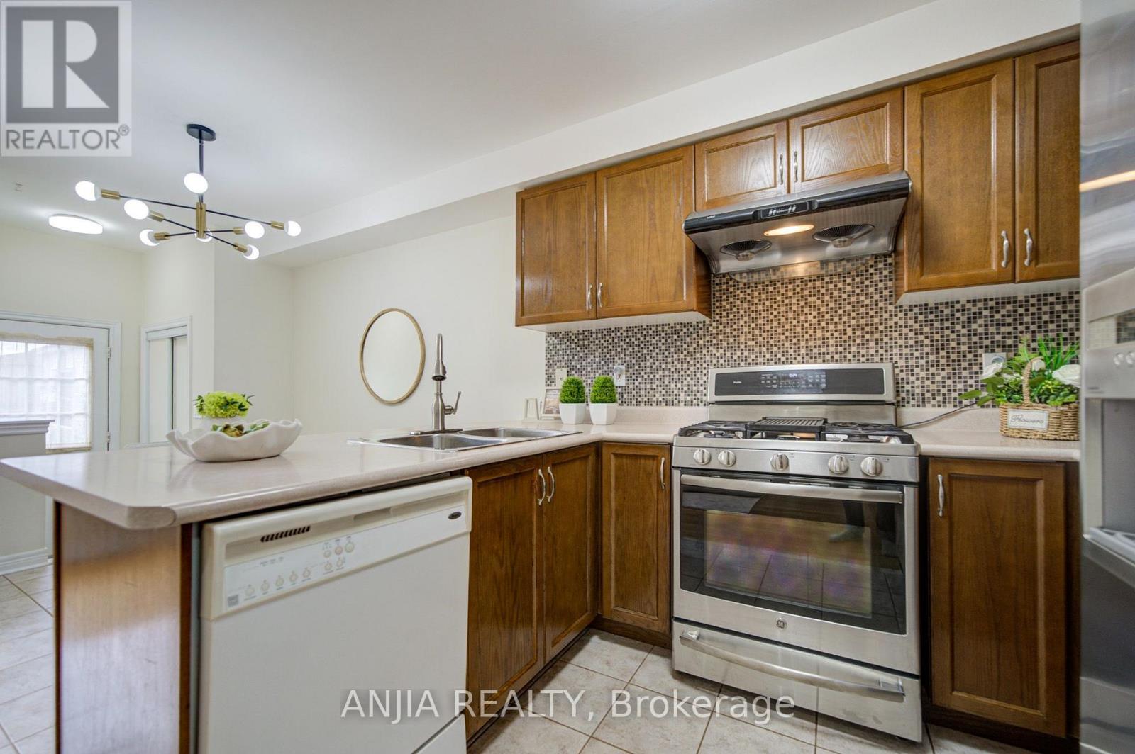 2035 Bur Oak Avenue, Markham, ON photo 13