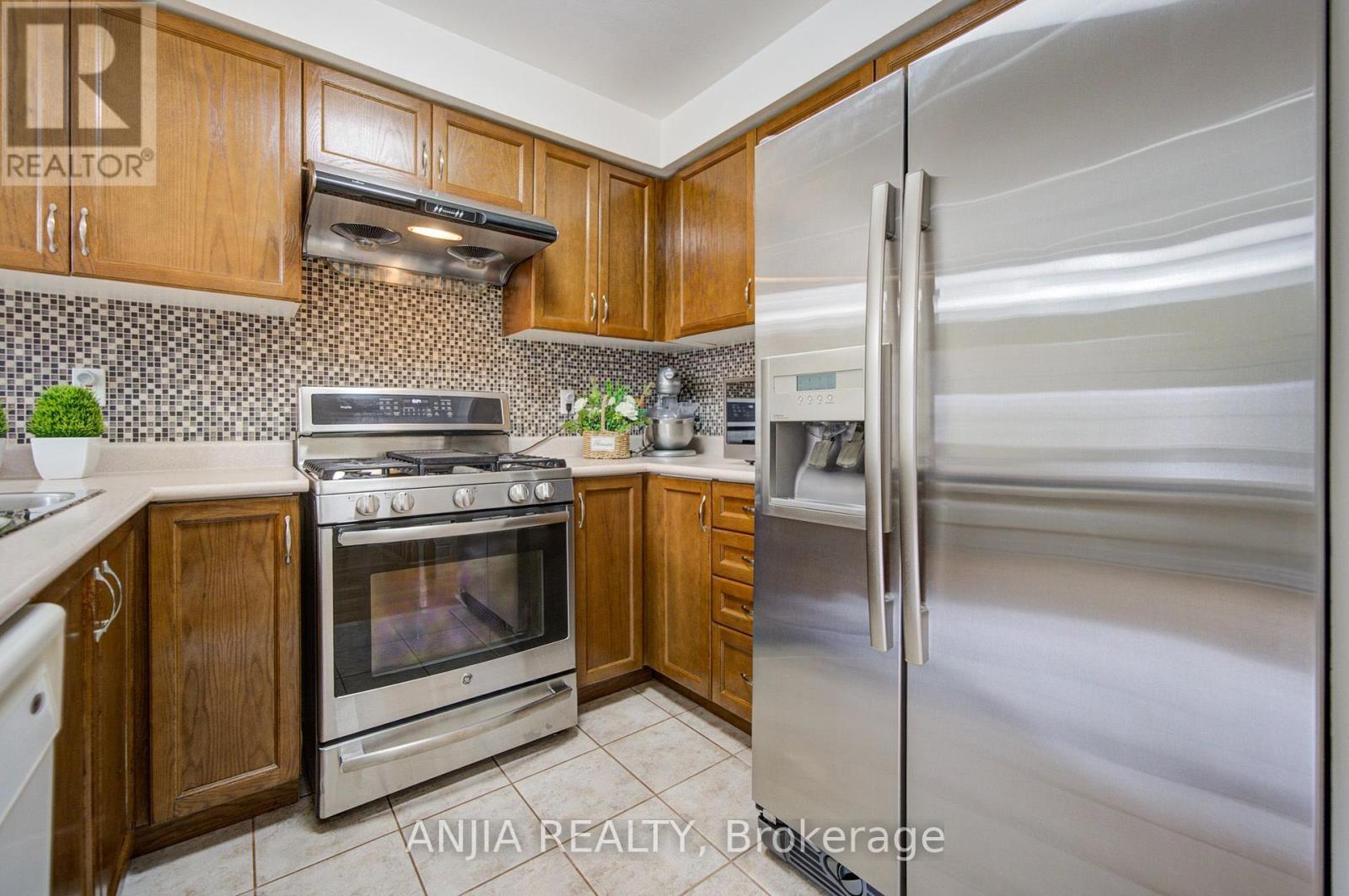 2035 Bur Oak Avenue, Markham, ON photo 14