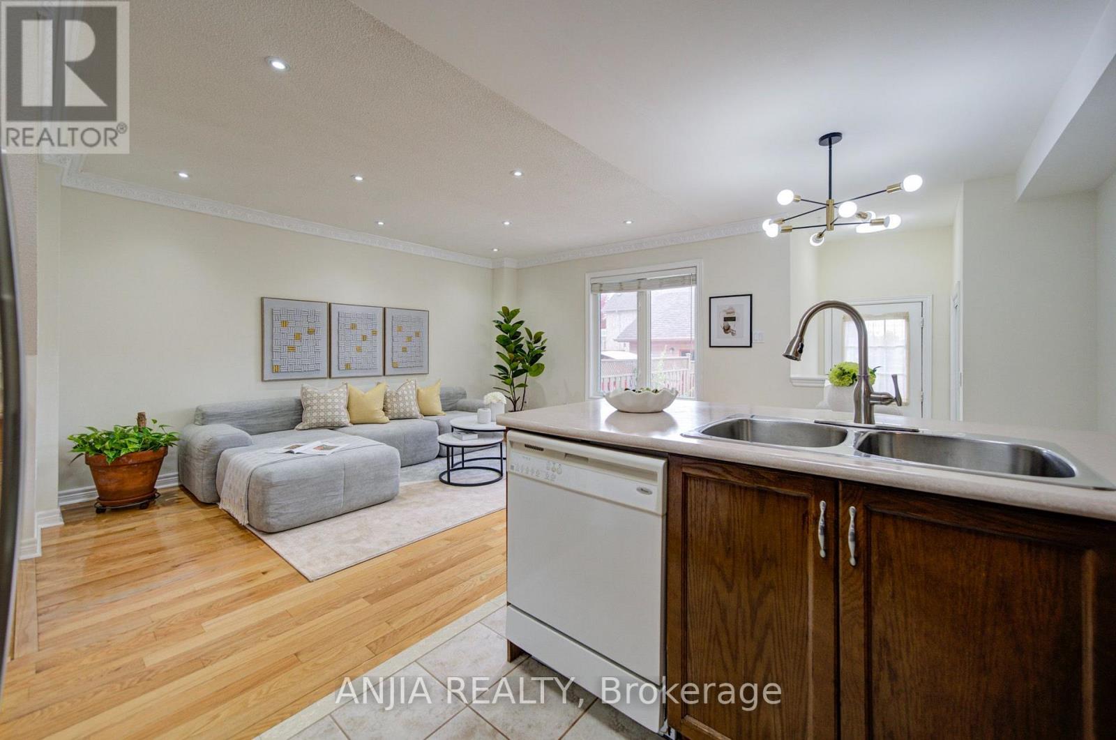 2035 Bur Oak Avenue, Markham, ON photo 15