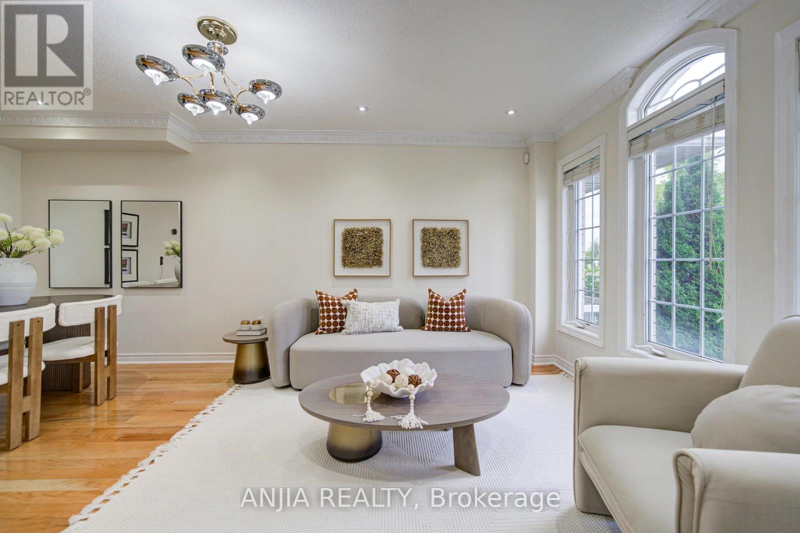 2035 Bur Oak Avenue, Markham, ON photo 6