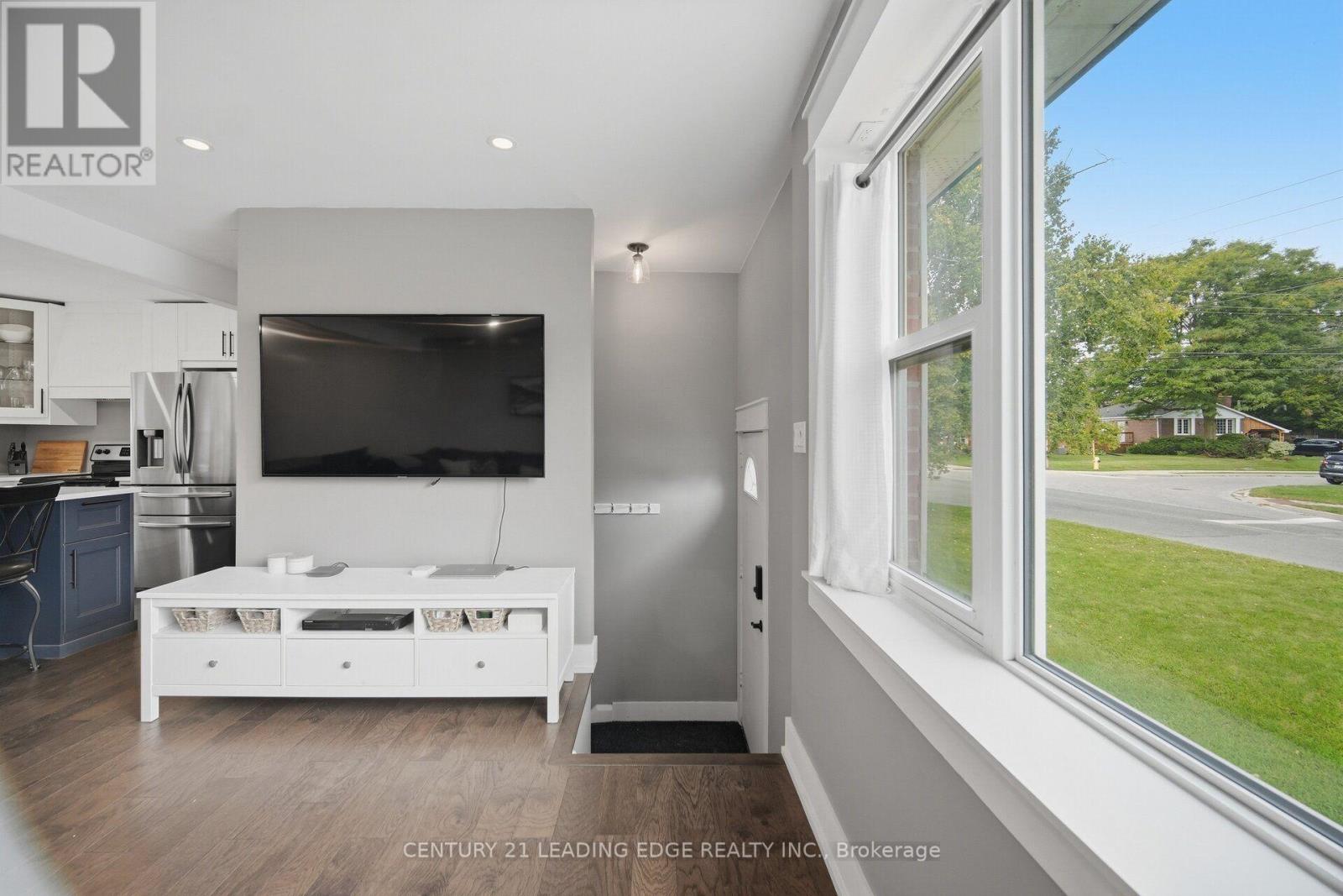 308 Rupert Avenue, Whitchurch-Stouffville, ON photo 6