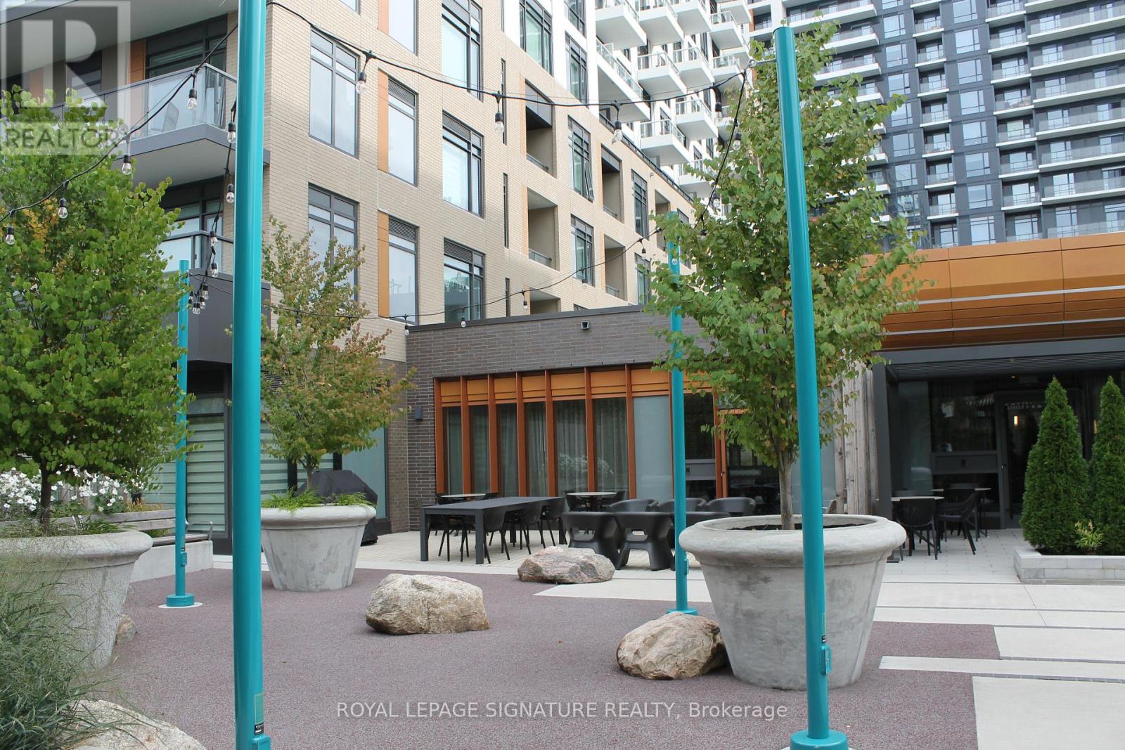 8 Beverley Glen Boulevard — photo 23