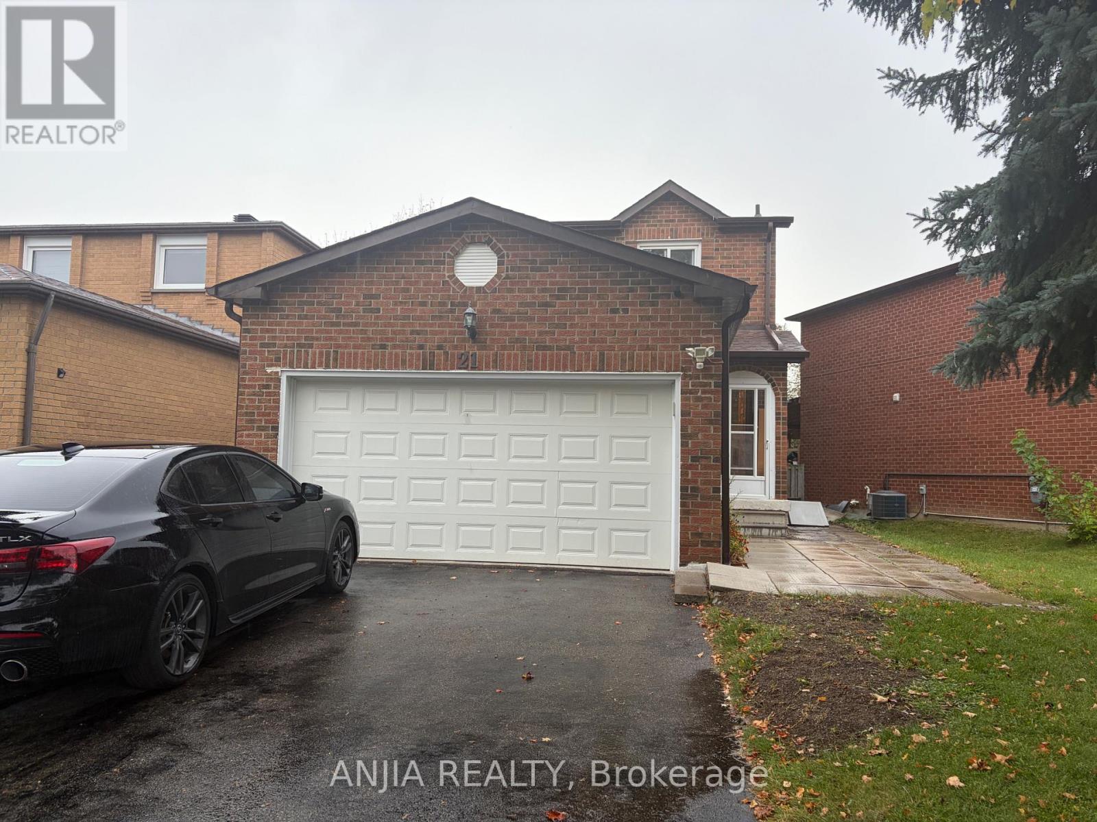 21 Tangmere Crescent — photo 1