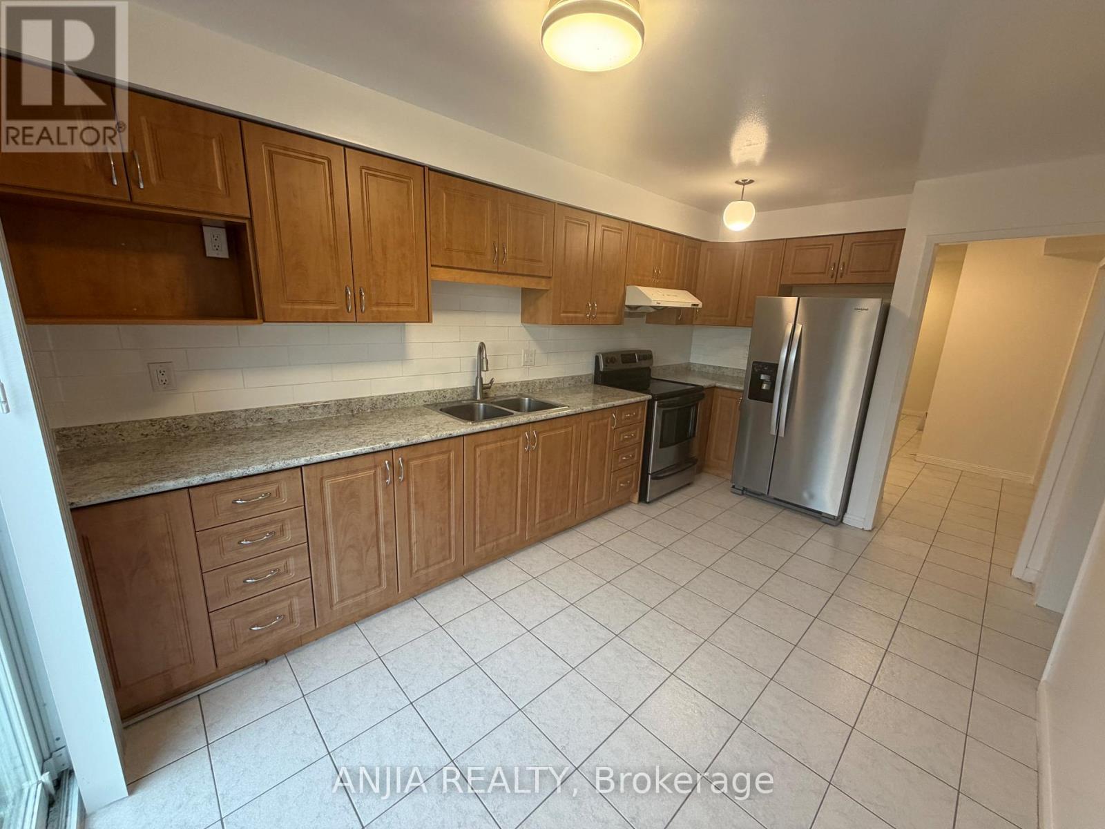 21 Tangmere Crescent — photo 10