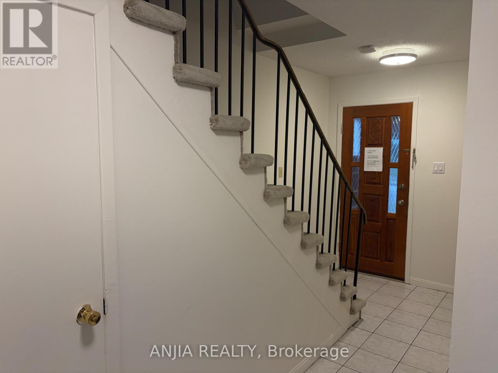 21 Tangmere Crescent — photo 3